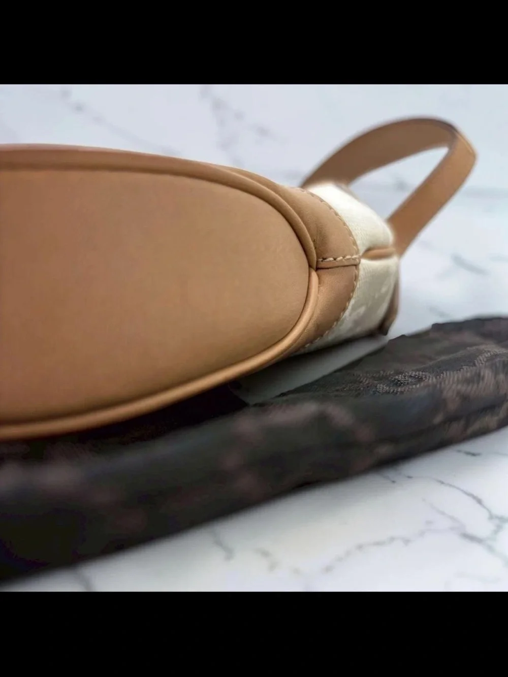 Gucci elegant cream